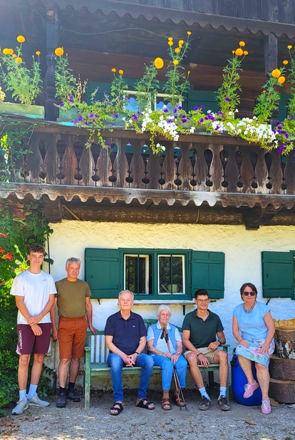 Grünwalds Erster Bürgermeister Jan Neusiedl (Mitte) zu Besuch bei Familie
Kerssenbrock. Vlnr: Gabriel Kerssenbrock, Thomas Kerssenbrock, Bürgermeister Jan
Neusiedl, Veronika Kerssenbrock, Benedikt Kerssenbrock, Verena Kerssenbrock